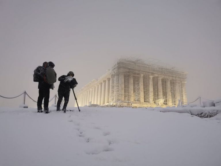Η εκπληκτική φωτογραφία από την χιονισμένη Ακρόπολη | tanea.gr